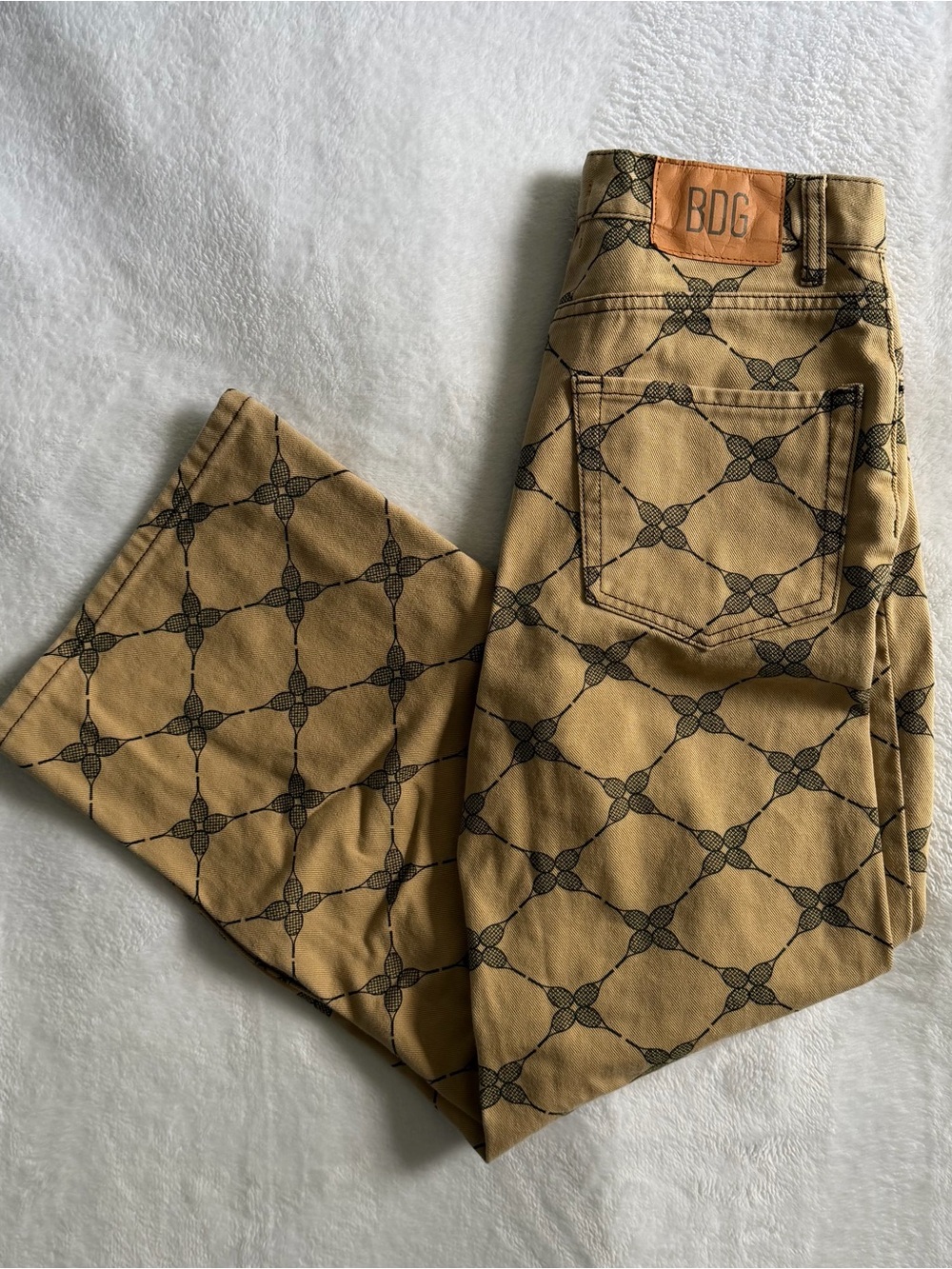 Urban Outfitters BDG High & Wide Tennis Print Jeans Beige Size 28 Wide Leg Flare